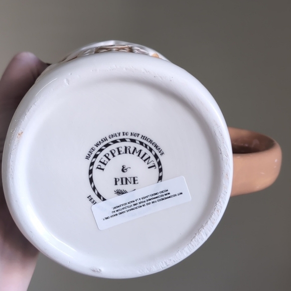 Viral 🎥 Gingerbread House Mug with Frosting Detail & Pale Pink Accents - Picture 4 of 4